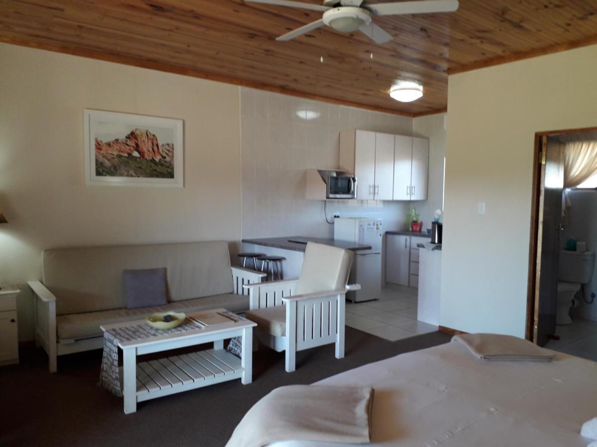 Culdesac Guesthouse Оудсхорн Екстериор снимка